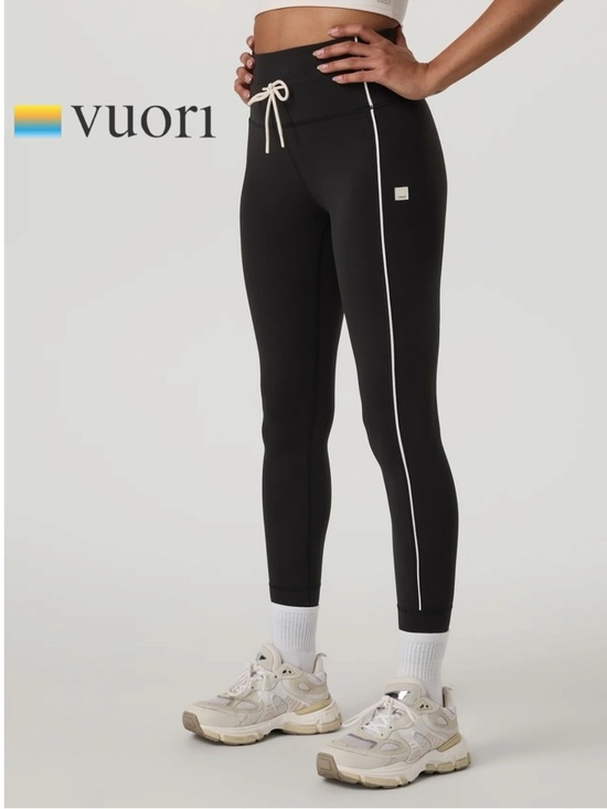 Vuori Pants - Vuori Daily Piped Legging in Black size Small